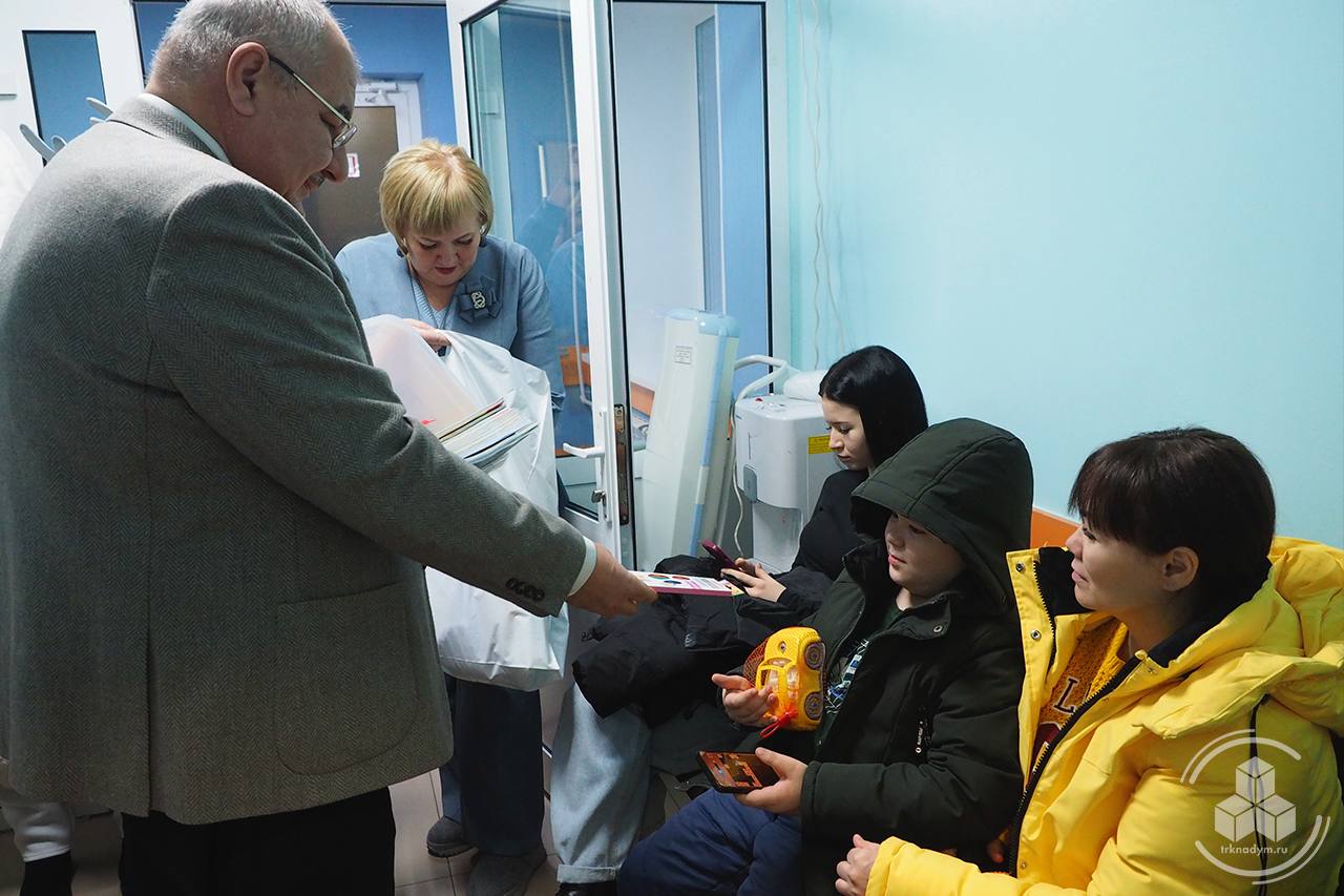 Надымчане участвуют в благотворительной акции «Коробка храбрости» партии «Единая Россия» Надымчане участвуют в благотворительной акции «Коробка храбрости» партии «Единая Россия»