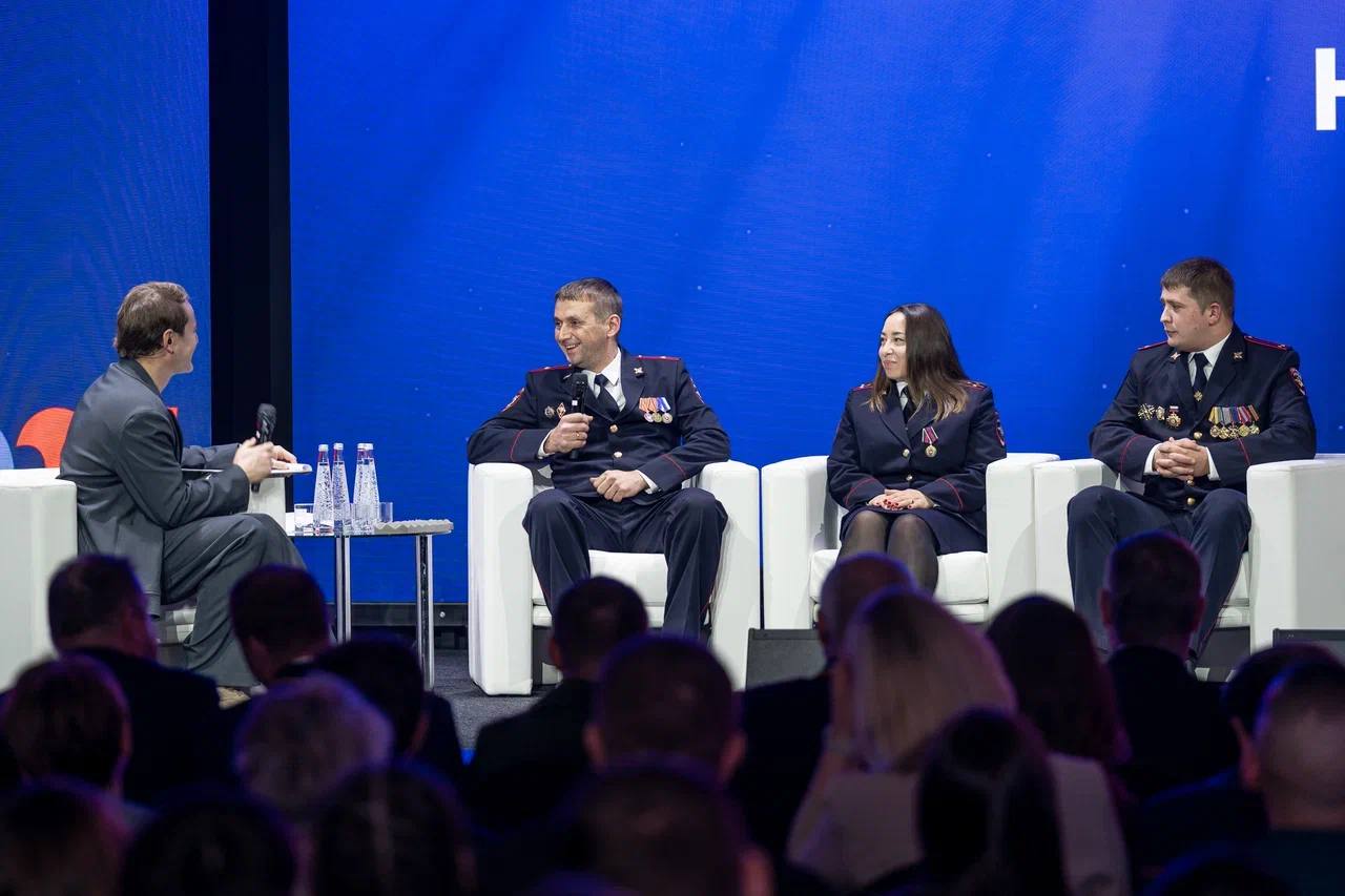 На Ямале подвели итоги тематического года и наградили победителей конкурса «Герои среди нас» На Ямале подвели итоги тематического года и наградили победителей конкурса «Герои среди нас»