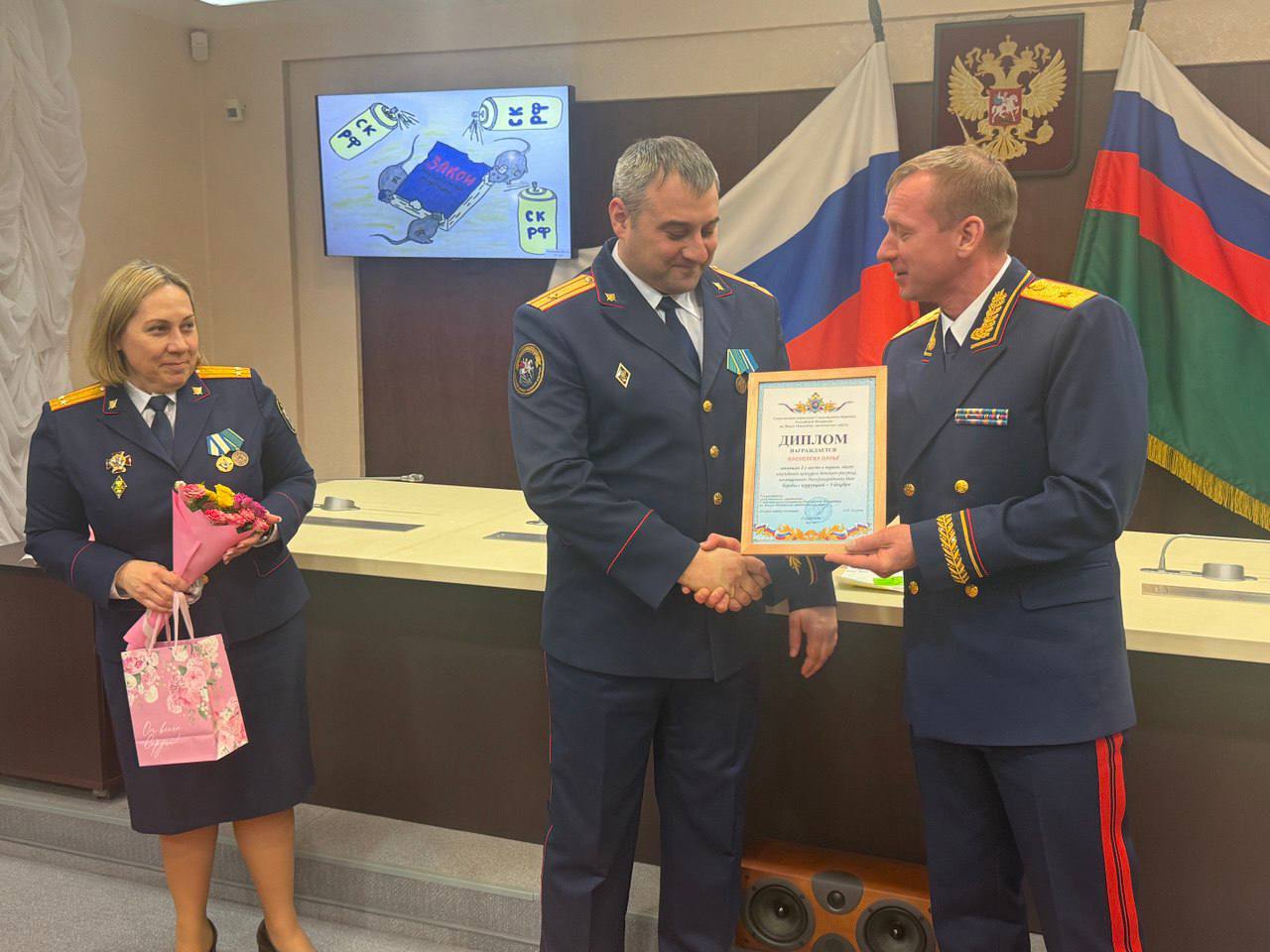 В следственном управлении наградили юных художников — участников конкурса ко Дню борьбы с коррупцией В следственном управлении наградили юных художников — участников конкурса ко Дню борьбы с коррупцией