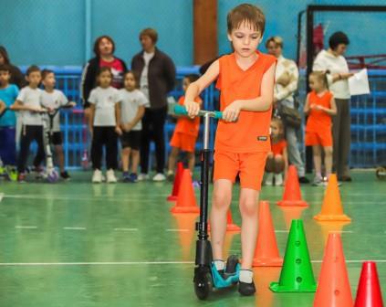 В Салехарде юные участники дорожного движения приняли участие в конкурсе «Безопасное колесико» В Салехарде юные участники дорожного движения приняли участие в конкурсе «Безопасное колесико»