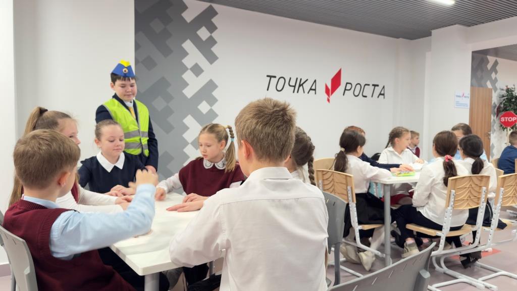 Автоинспекторы Губкинского провели интеллектуальный квиз Автоинспекторы Губкинского провели интеллектуальный квиз