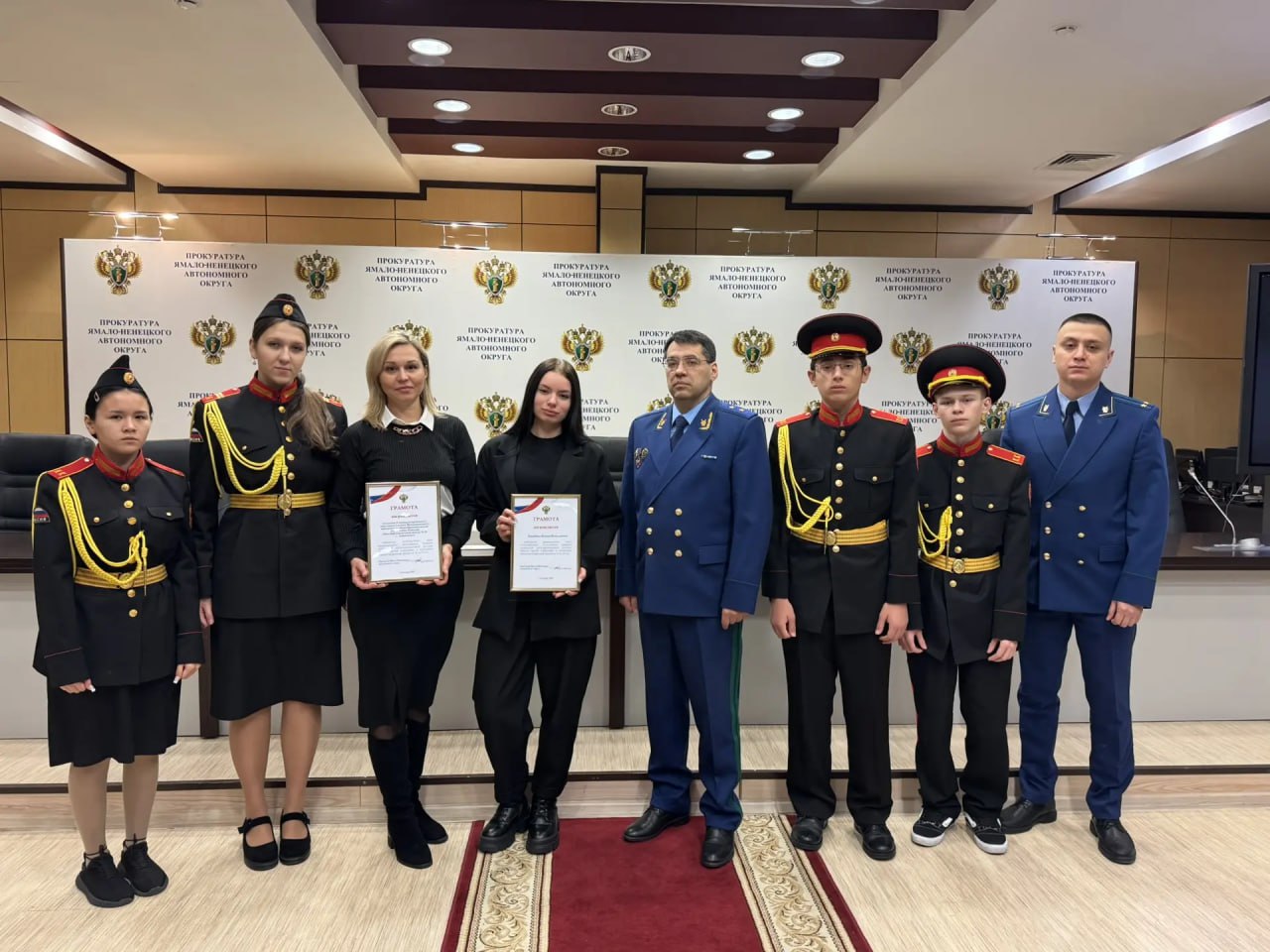 Прокурор Ямало-Ненецкого автономного округа Дмитрий Конош поздравил победителей регионального этапа Международного молодежного конкурса социальной антикоррупционной рекламы «Вместе против коррупции»