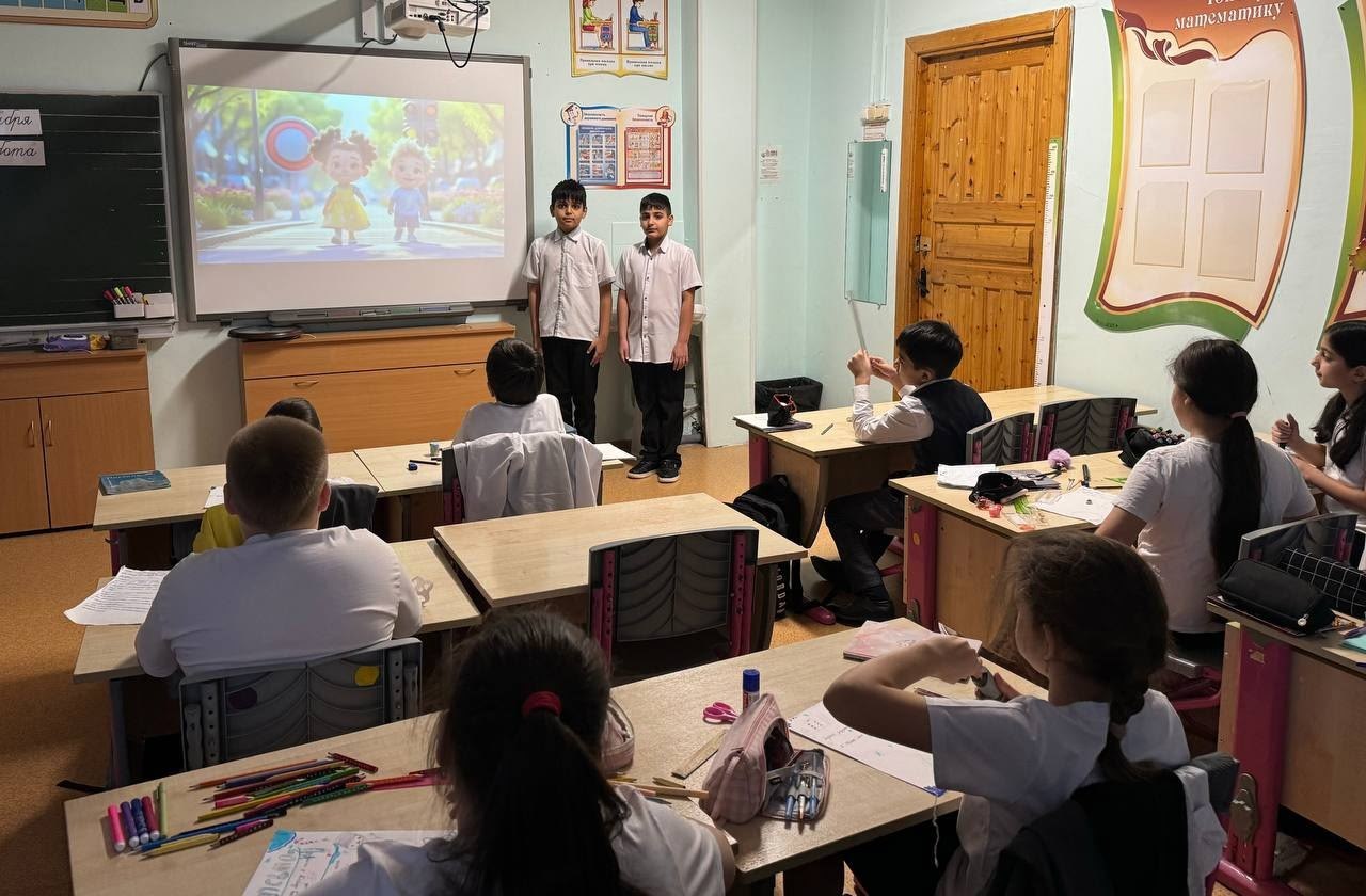 Юнармейский отряд «Сокол» и ребята из отряда ЮИД «Знаки жизни» г. Ноябрьск провели для учащихся мероприятие, посвящённое важной теме – повышению уровня безопасности на дороге «Учимся быть внимательными на дороге» Юнармейский отряд «Сокол» и ребята из отряда ЮИД «Знаки жизни» г. Ноябрьск провели для учащихся мероприятие, посвящённое важной теме – повышению уровня безопасности на дороге «Учимся быть внимательными на дороге»