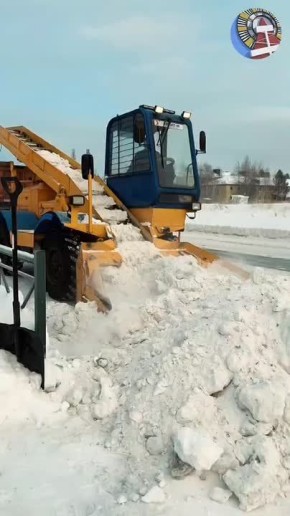 В Ноябрьске продолжается масштабная очистка улицы 60летСССР
