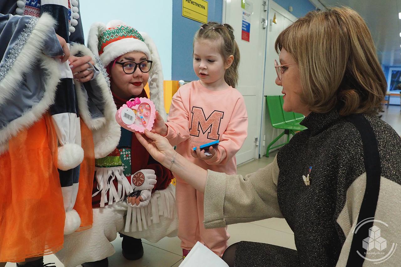 Надымчане участвуют в благотворительной акции «Коробка храбрости» партии «Единая Россия» Надымчане участвуют в благотворительной акции «Коробка храбрости» партии «Единая Россия»