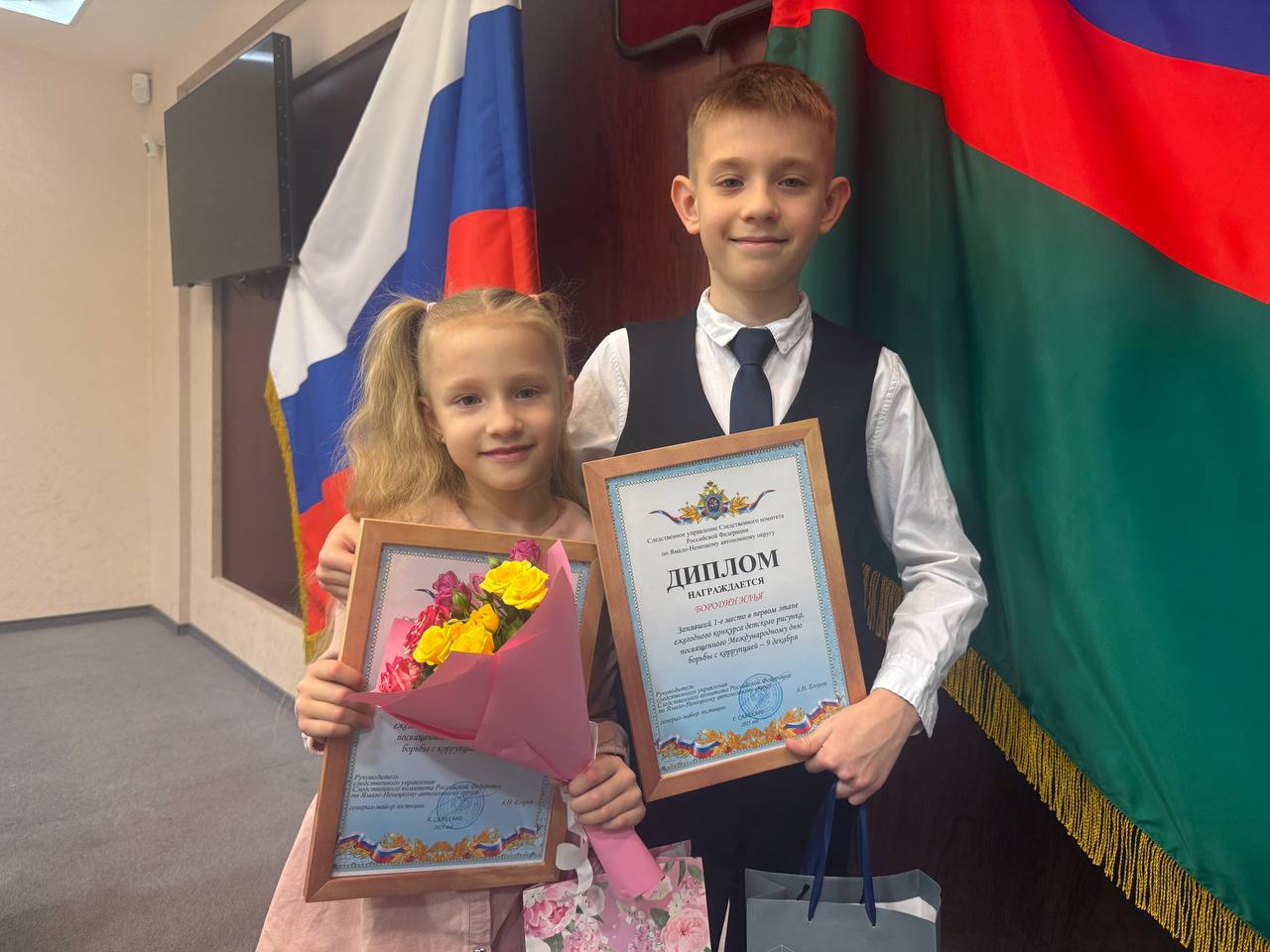 В следственном управлении наградили юных художников — участников конкурса ко Дню борьбы с коррупцией В следственном управлении наградили юных художников — участников конкурса ко Дню борьбы с коррупцией