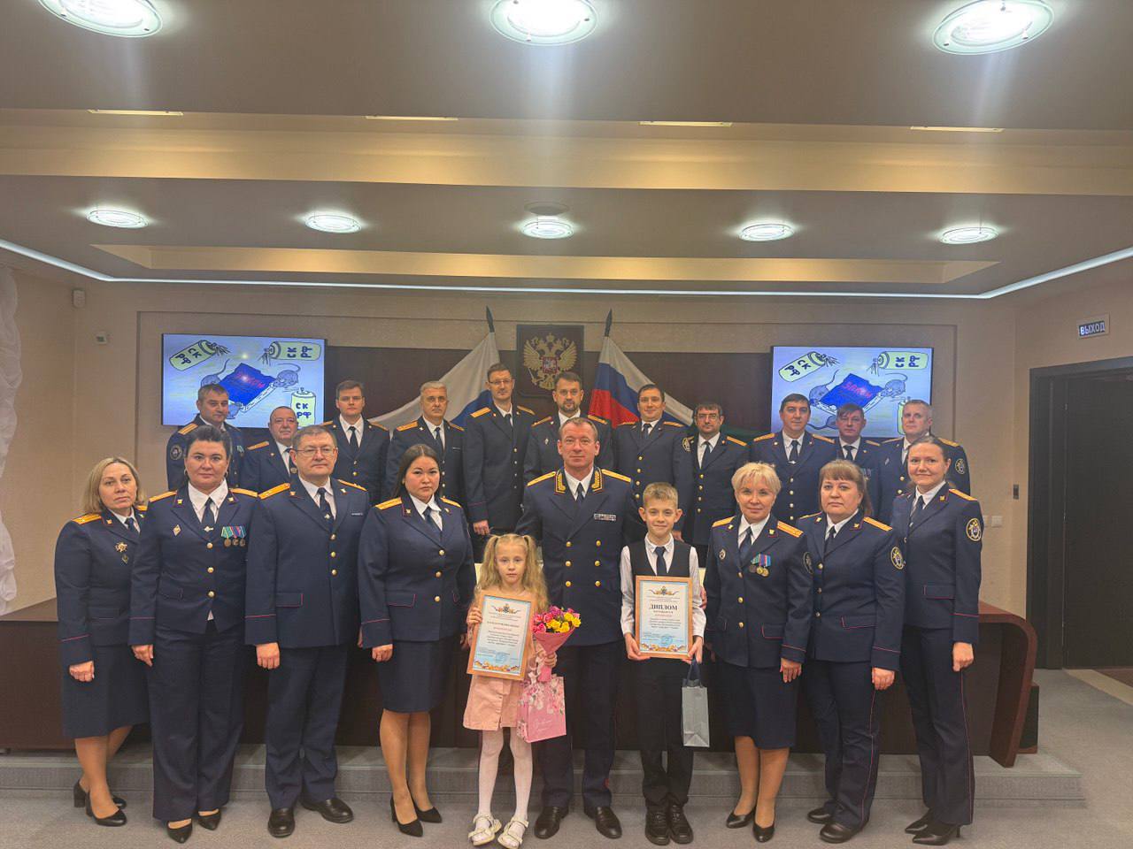 В следственном управлении наградили юных художников — участников конкурса ко Дню борьбы с коррупцией В следственном управлении наградили юных художников — участников конкурса ко Дню борьбы с коррупцией