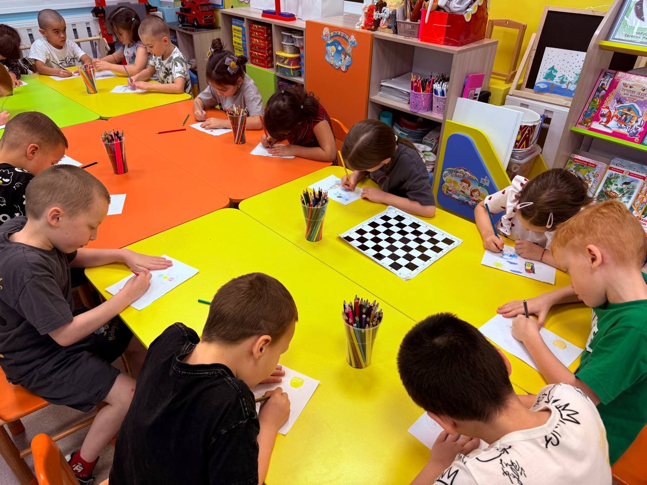 В Губкинском детском саду «Колокольчик» прошел увлекательный урок безопасности от автоинспекторов