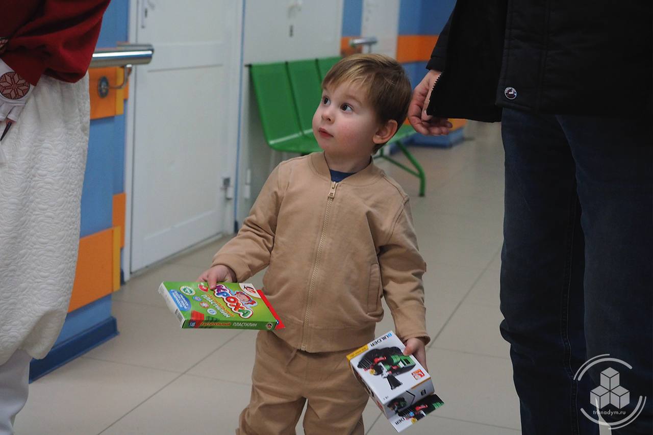 Надымчане участвуют в благотворительной акции «Коробка храбрости» партии «Единая Россия» Надымчане участвуют в благотворительной акции «Коробка храбрости» партии «Единая Россия»