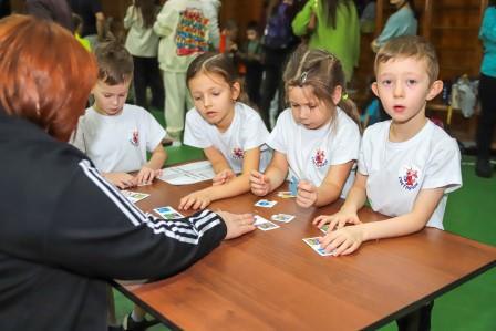 В Салехарде юные участники дорожного движения приняли участие в конкурсе «Безопасное колесико» В Салехарде юные участники дорожного движения приняли участие в конкурсе «Безопасное колесико»