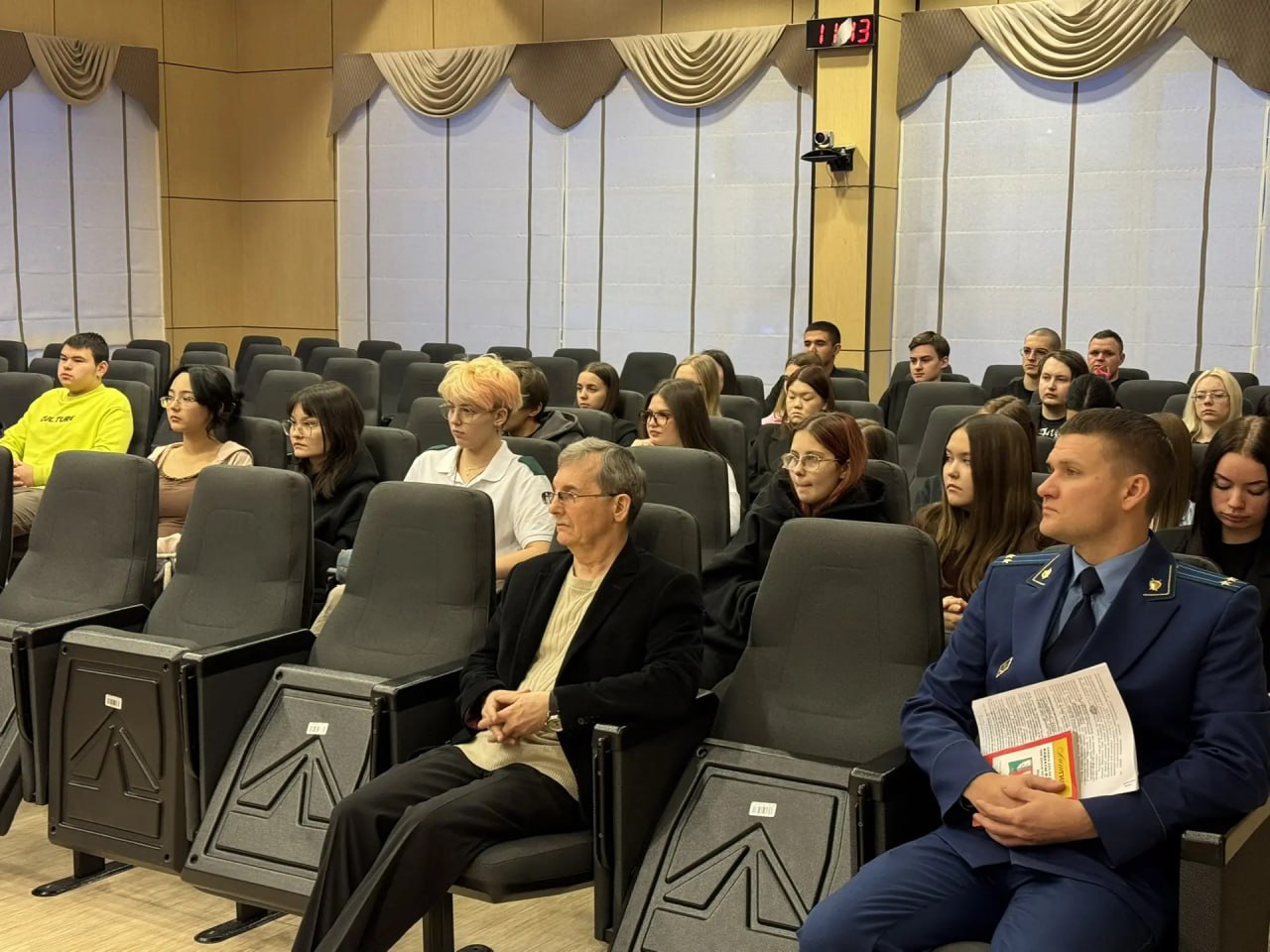 Прокурор Ямало-Ненецкого автономного округа Дмитрий Конош поздравил победителей регионального этапа Международного молодежного конкурса социальной антикоррупционной рекламы «Вместе против коррупции» Прокурор Ямало-Ненецкого автономного округа Дмитрий Конош поздравил победителей регионального этапа Международного молодежного конкурса социальной антикоррупционной рекламы «Вместе против коррупции»