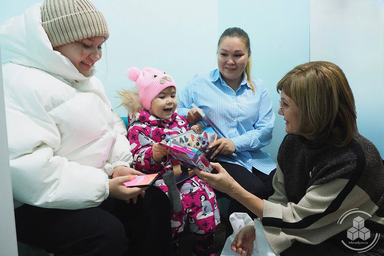 Надымчане участвуют в благотворительной акции «Коробка храбрости» партии «Единая Россия» Надымчане участвуют в благотворительной акции «Коробка храбрости» партии «Единая Россия»