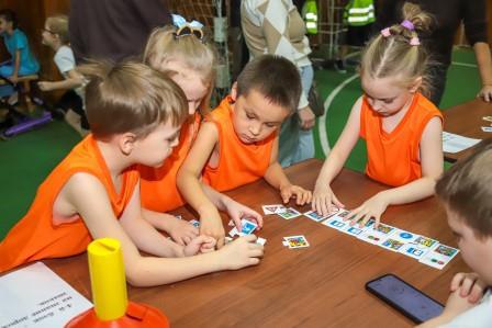 В Салехарде юные участники дорожного движения приняли участие в конкурсе «Безопасное колесико» В Салехарде юные участники дорожного движения приняли участие в конкурсе «Безопасное колесико»