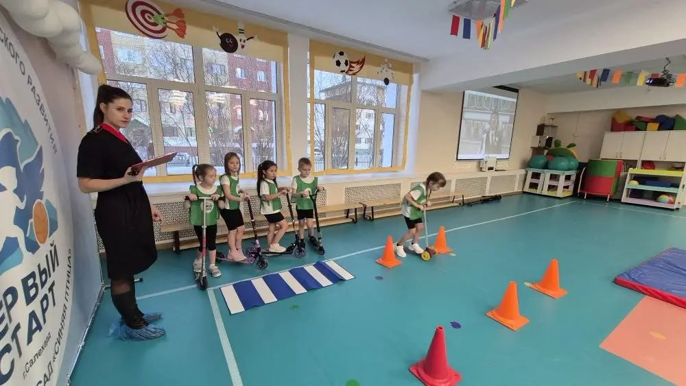 В Салехарде состоялась квест-игра по правилам дорожного движения «В поисках волшебной книги безопасности»