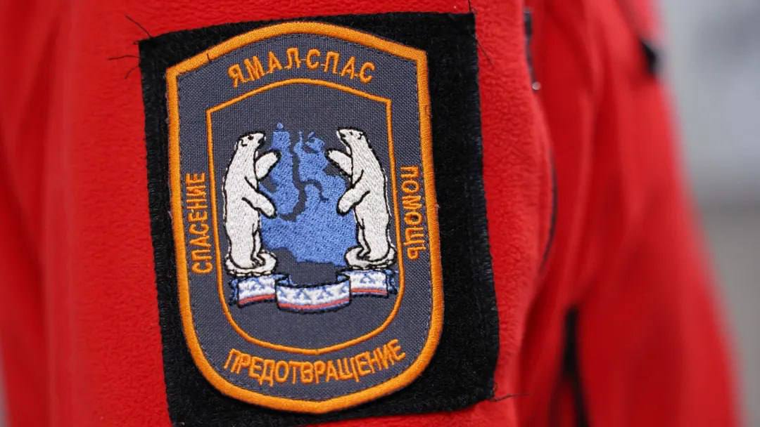 В беде не бросили: спасатели эвакуировали из леса травмированного мужчину