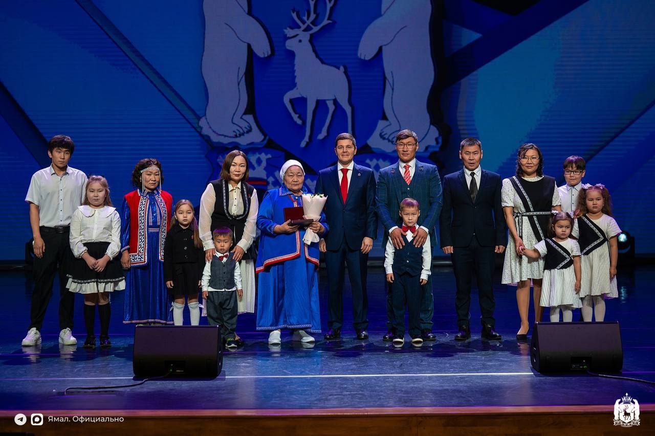 Юбилей округа завершился большим праздничным концертом в ямальской филармонии
