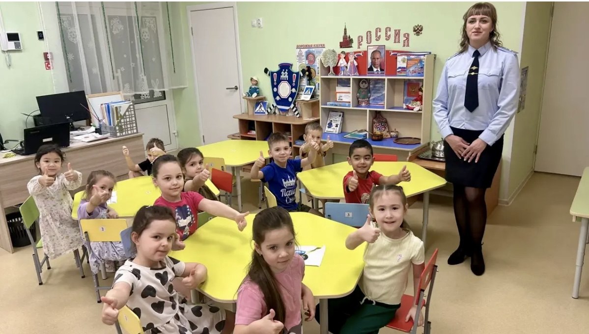 В Губкинском детском саду «Звёздочка» прошла увлекательная встреча с автоинспекторами В Губкинском детском саду «Звёздочка» прошла увлекательная встреча с автоинспекторами