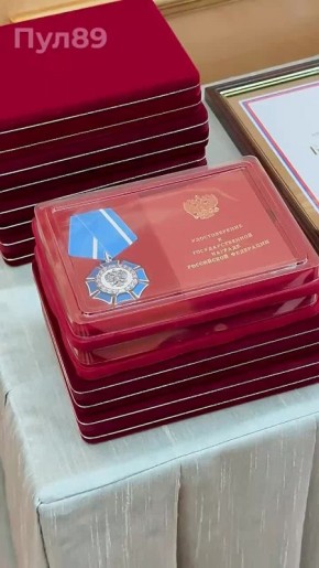 Дмитрий Артюхов наградил ямальцев в честь 95-летия округа