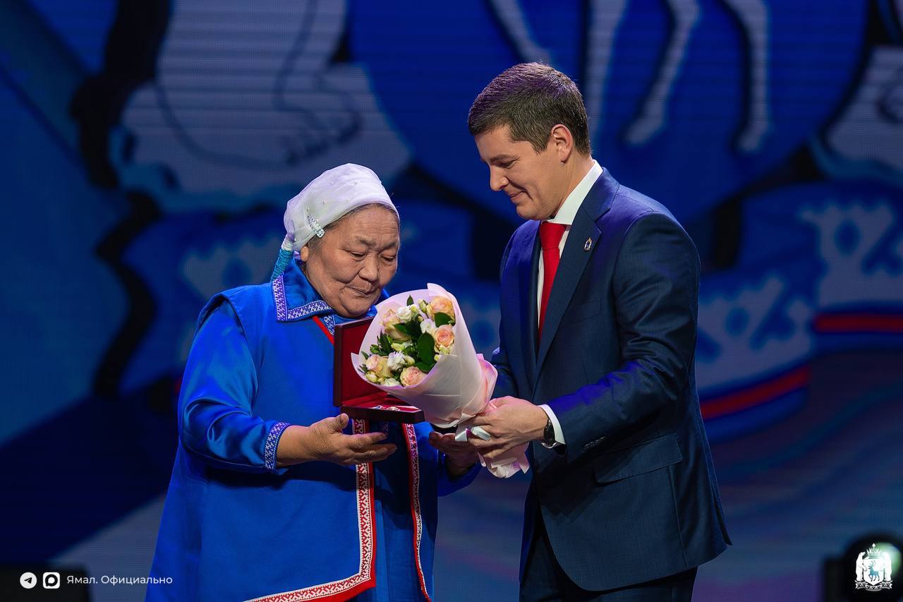 Юбилей округа завершился большим праздничным концертом в ямальской филармонии Юбилей округа завершился большим праздничным концертом в ямальской филармонии