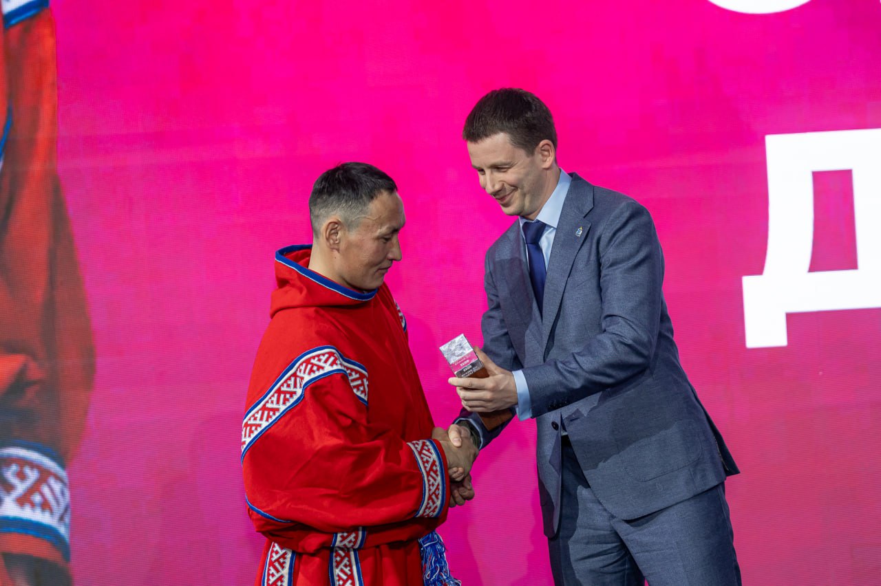 На Ямале подвели итоги тематического года и наградили победителей конкурса «Герои среди нас» На Ямале подвели итоги тематического года и наградили победителей конкурса «Герои среди нас»