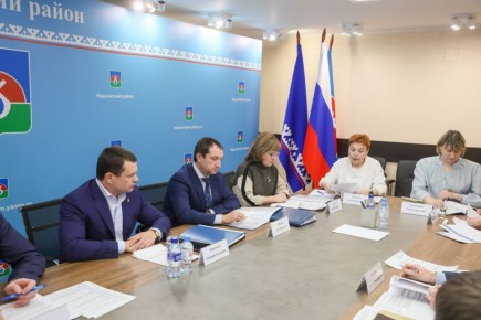 Вопросы безопасности в период новогодних и рождественских праздников обсудили в районной администрации