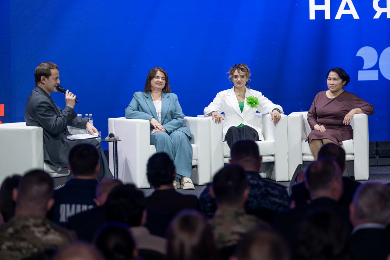 На Ямале подвели итоги тематического года и наградили победителей конкурса «Герои среди нас» На Ямале подвели итоги тематического года и наградили победителей конкурса «Герои среди нас»