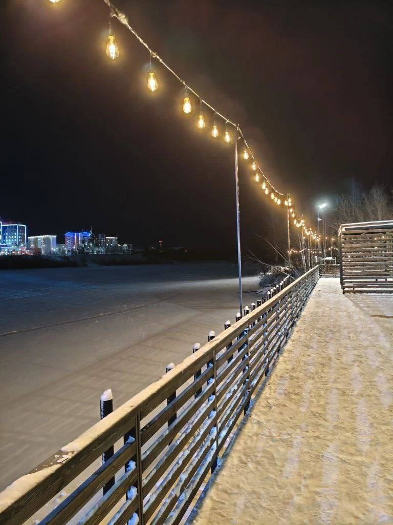 В Новом Уренгое в Яха-парке установили дополнительное освещение В Новом Уренгое в Яха-парке установили дополнительное освещение