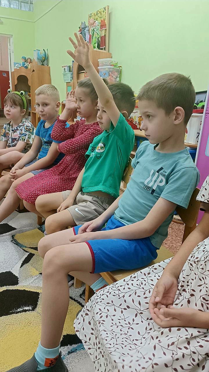 Ноябрьские автоинспекторы провели профилактическую беседу по ПДД с дошкольниками Ноябрьские автоинспекторы провели профилактическую беседу по ПДД с дошкольниками