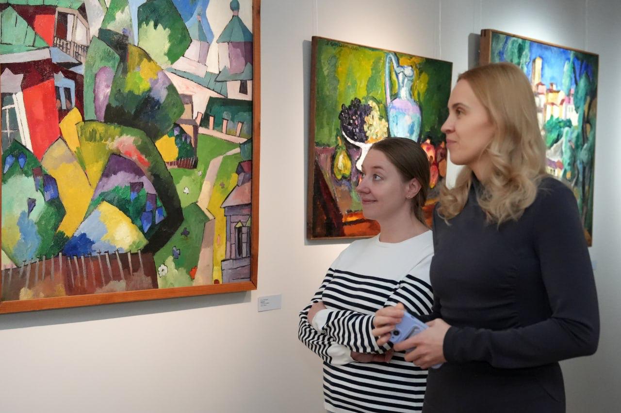 Впервые на Ямале: в Салехарде открылась выставка «Хвост кометы» Впервые на Ямале: в Салехарде открылась выставка «Хвост кометы»