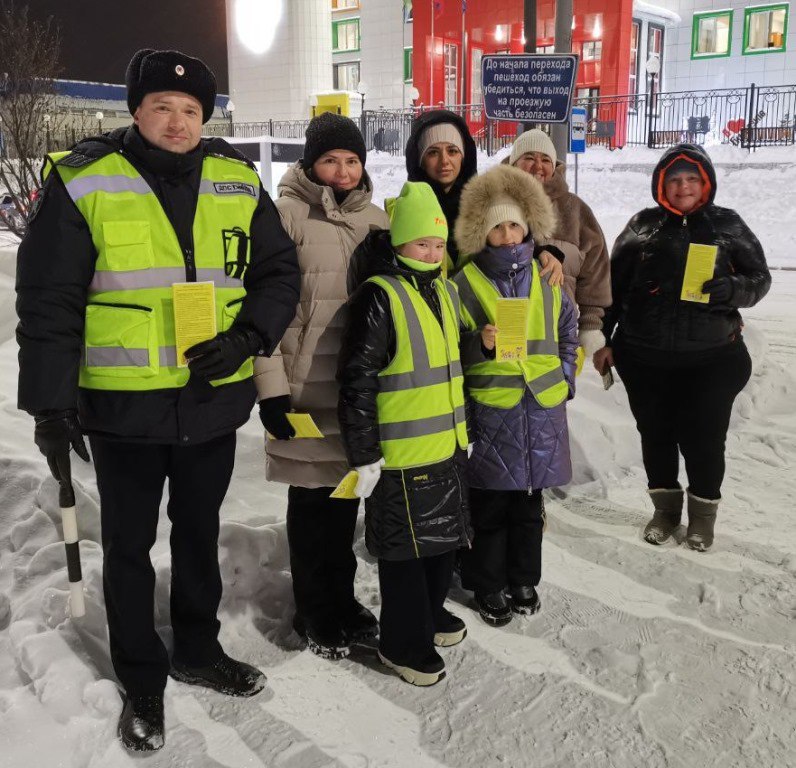 Автоинспекторы Лабытнанги совместно с ЮИД провела акцию «Родительский патруль» в образовательных учреждениях города Автоинспекторы Лабытнанги совместно с ЮИД провела акцию «Родительский патруль» в образовательных учреждениях города