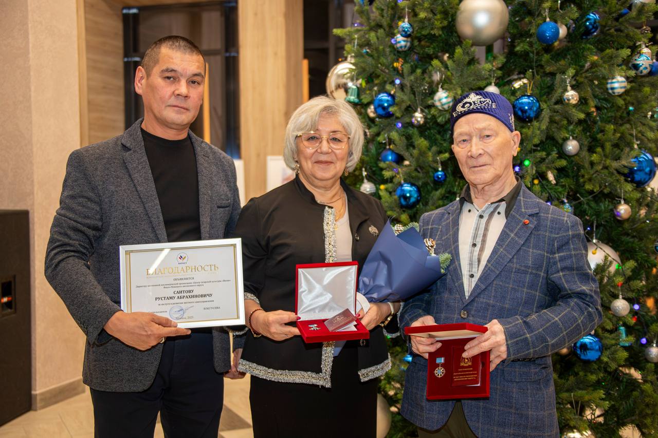 Сегодня в Детской школе искусств им. Е.В. Образцовой состоялась торжественная церемония награждения, посвящённая 95-летию Ямало-Ненецкого автономного округа Сегодня в Детской школе искусств им. Е.В. Образцовой состоялась торжественная церемония награждения, посвящённая 95-летию Ямало-Ненецкого автономного округа