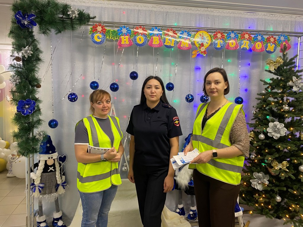 Госавтоинспекция Муравленко проводит профилактические мероприятия с родительскими патрулями Госавтоинспекция Муравленко проводит профилактические мероприятия с родительскими патрулями