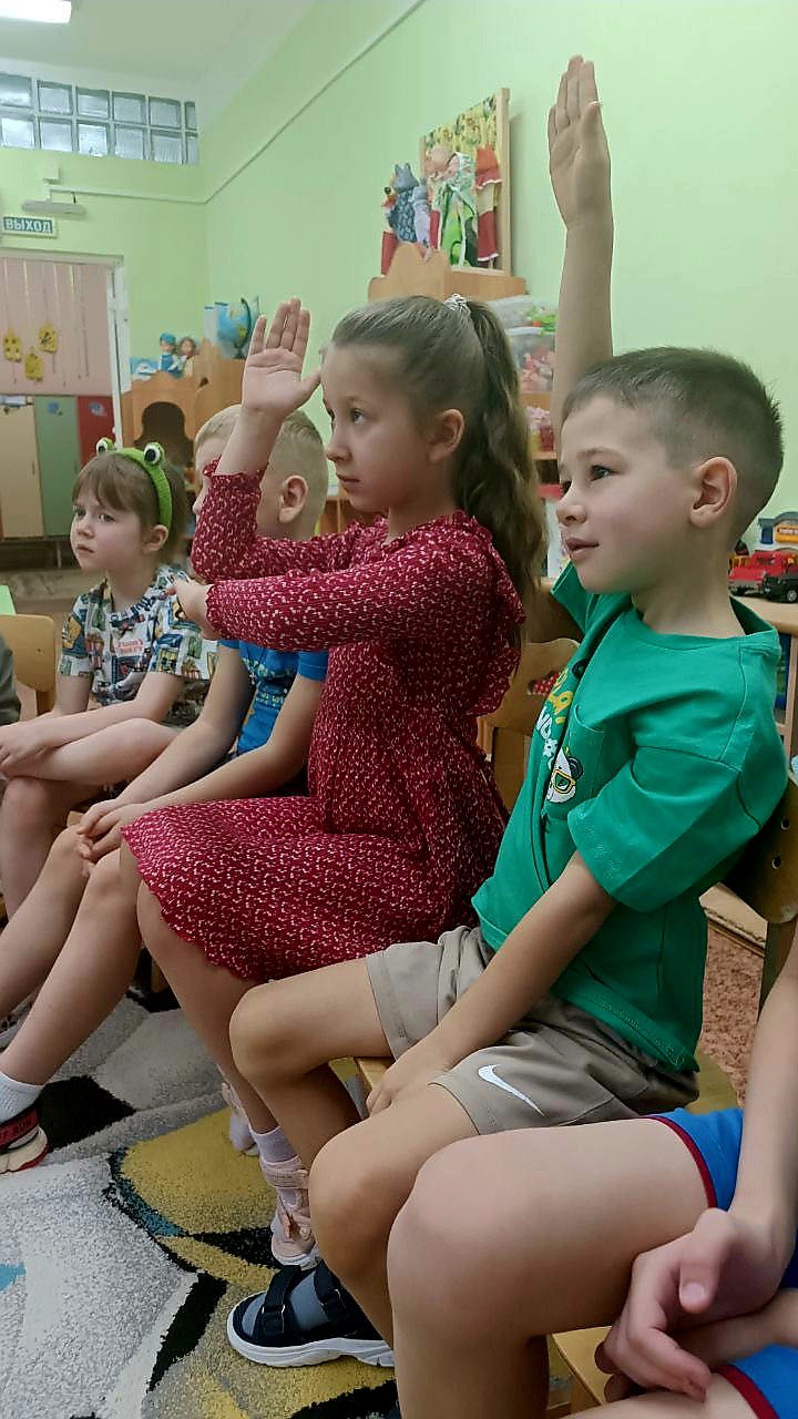 Ноябрьские автоинспекторы провели профилактическую беседу по ПДД с дошкольниками Ноябрьские автоинспекторы провели профилактическую беседу по ПДД с дошкольниками