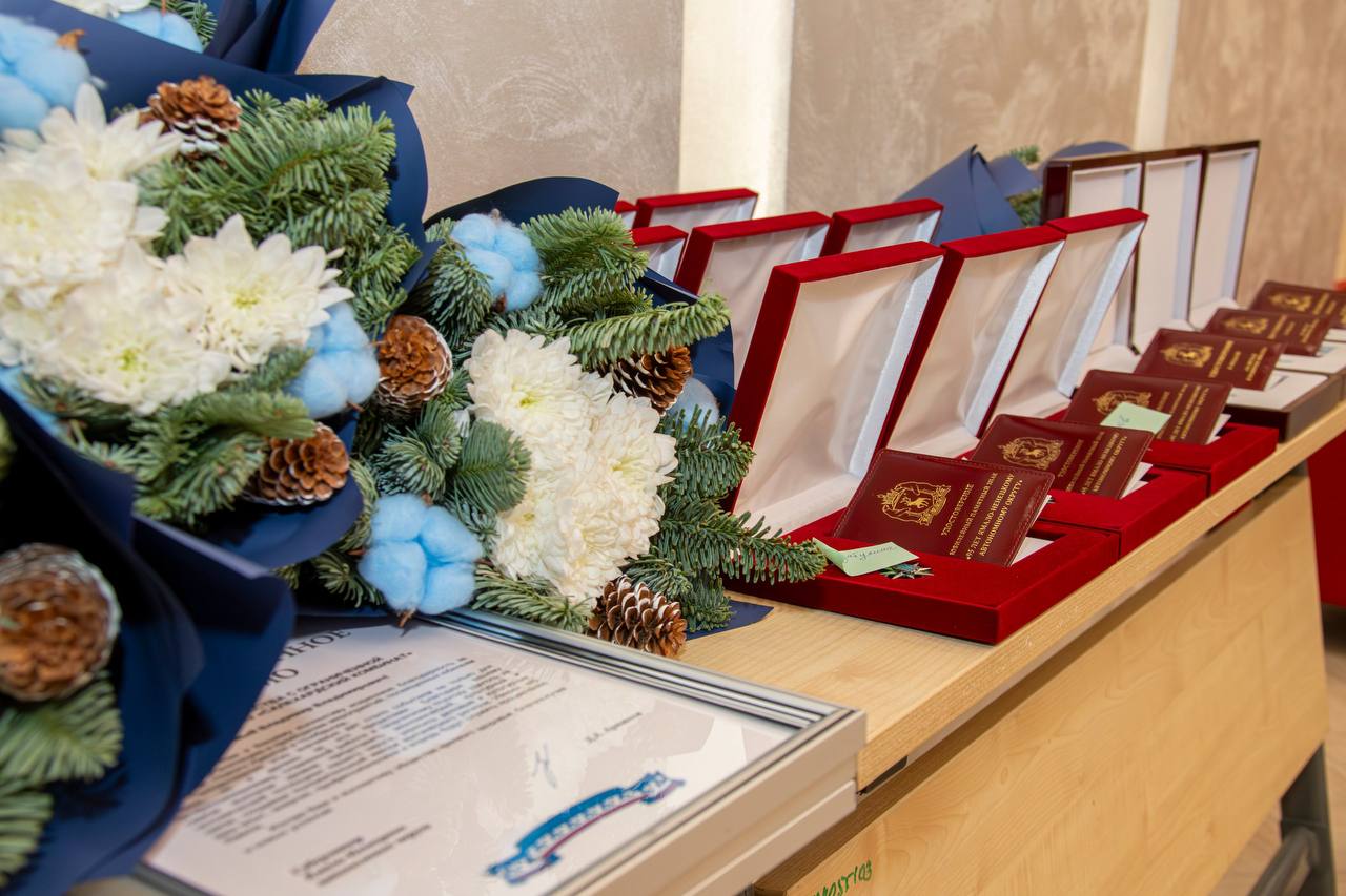 Сегодня в Детской школе искусств им. Е.В. Образцовой состоялась торжественная церемония награждения, посвящённая 95-летию Ямало-Ненецкого автономного округа Сегодня в Детской школе искусств им. Е.В. Образцовой состоялась торжественная церемония награждения, посвящённая 95-летию Ямало-Ненецкого автономного округа