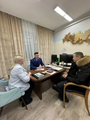 Прокурором Шурышкарского района Иваном Борчаниновым совместно с представителями филиала Фонда «Защитники Отечества» проведен личный прием участников специальной военной операции и членов их семей