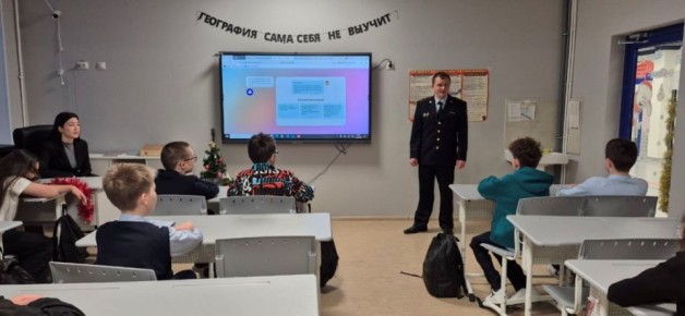 Автоинспекторы Ноябрьска провели профилактические беседы со школьниками