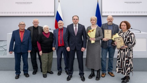 На Ямале премией отметили тех, кто глаголом жжёт сердца людей