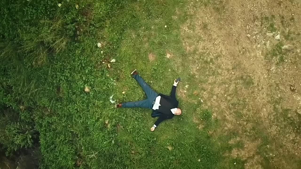 «Я знаю, кто убил твою семью!»