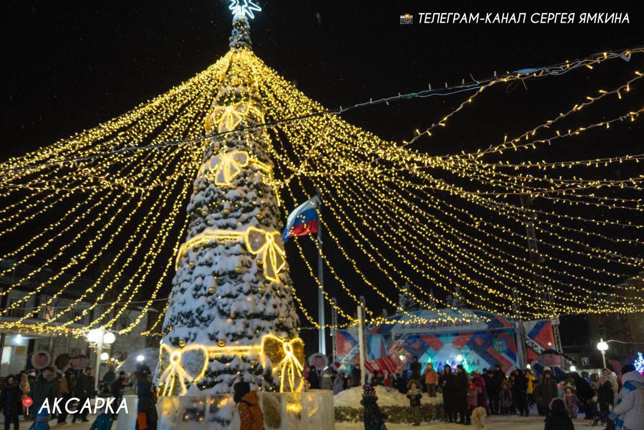 Ямал зажёгся новогодними огнями Ямал зажёгся новогодними огнями