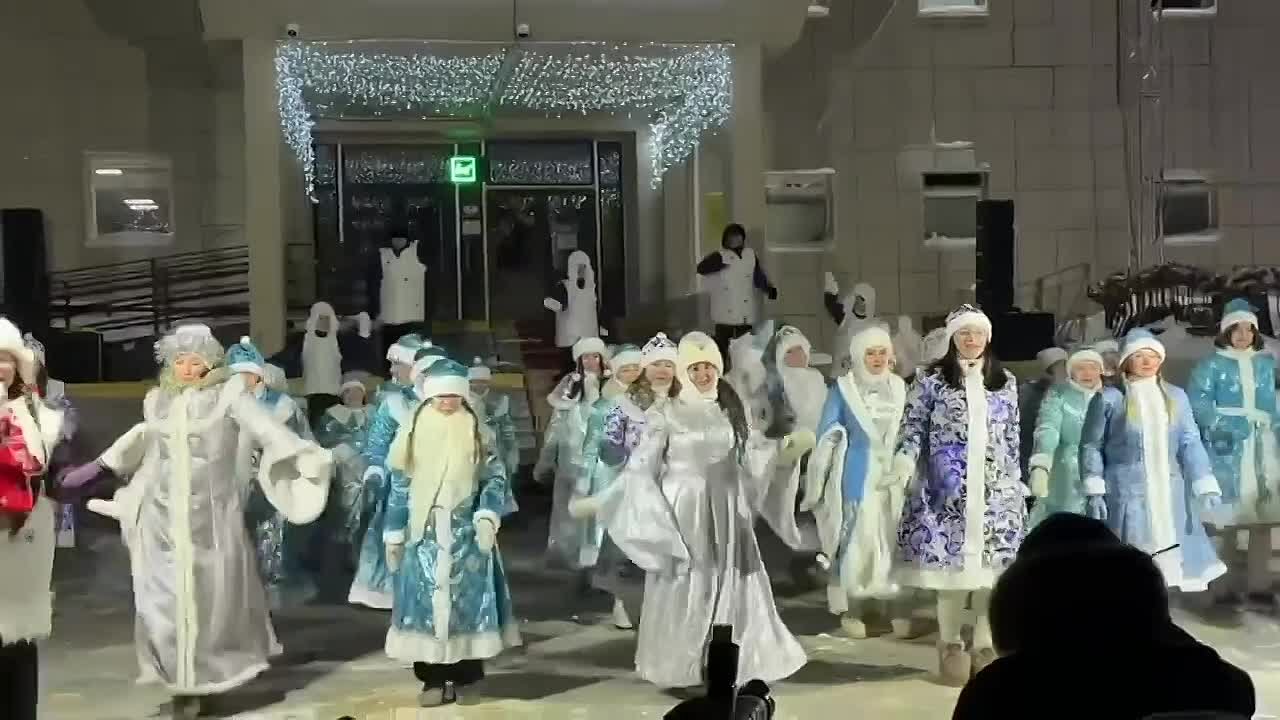 Ледовый городок в окружной столице открыт