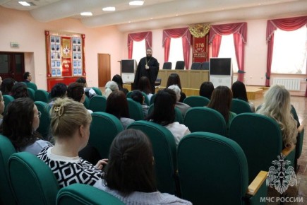 В Главном управлении МЧС России по Ямало-Ненецкому автономному округу состоялась встреча личного состава с представителем Салехардской Епархией Русской Православной Церкви