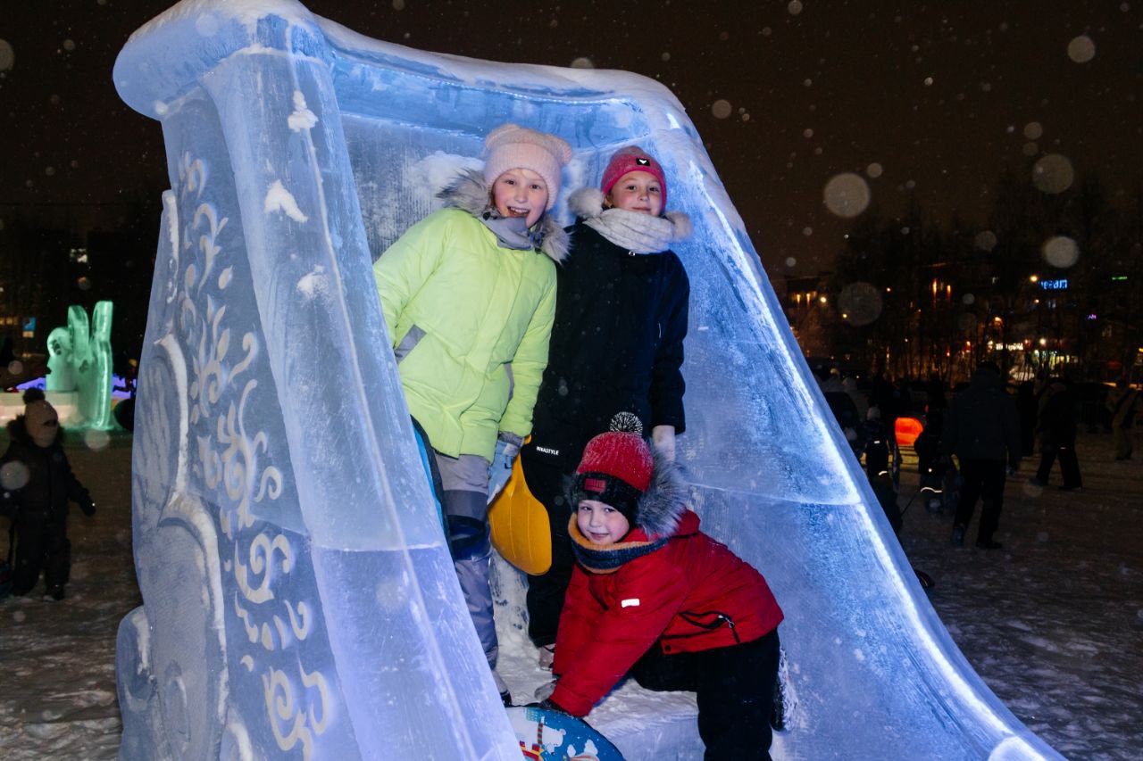 Алексей Романов: Сегодня в Ноябрьске зажглись огни на главной ёлке — и город словно преобразился, наполнившись настоящим новогодним волшебством! Алексей Романов: Сегодня в Ноябрьске зажглись огни на главной ёлке — и город словно преобразился, наполнившись настоящим новогодним волшебством!