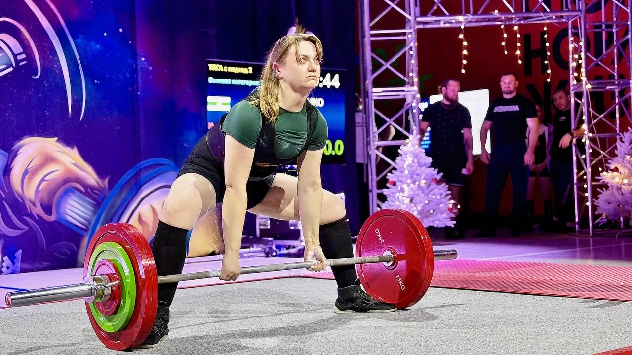 В Тарко-Сале подвели итоги чемпионата УрФО по пауэрлифтингу В Тарко-Сале подвели итоги чемпионата УрФО по пауэрлифтингу