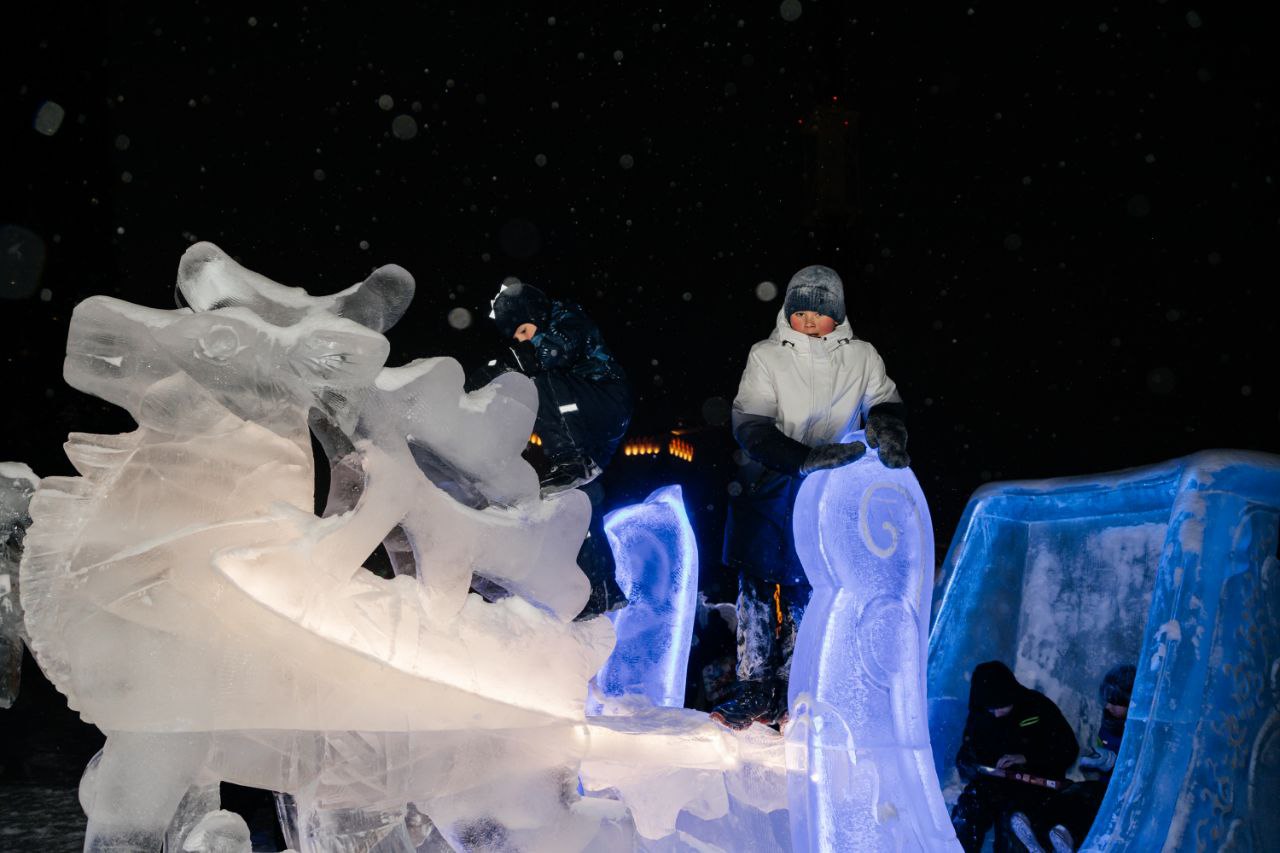 Алексей Романов: Сегодня в Ноябрьске зажглись огни на главной ёлке — и город словно преобразился, наполнившись настоящим новогодним волшебством! Алексей Романов: Сегодня в Ноябрьске зажглись огни на главной ёлке — и город словно преобразился, наполнившись настоящим новогодним волшебством!