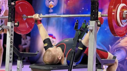 В Тарко-Сале подвели итоги чемпионата УрФО по пауэрлифтингу