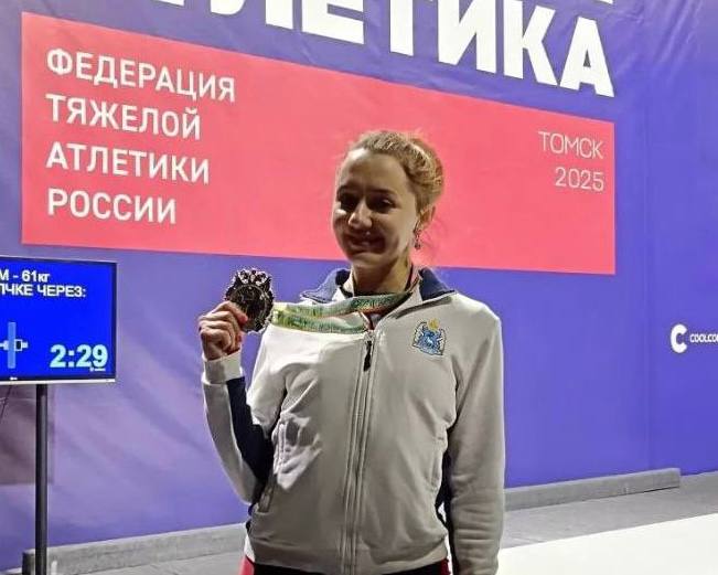 Серебро всероссийских соревнований по тяжелой атлетике у Ямала Серебро всероссийских соревнований по тяжелой атлетике у Ямала