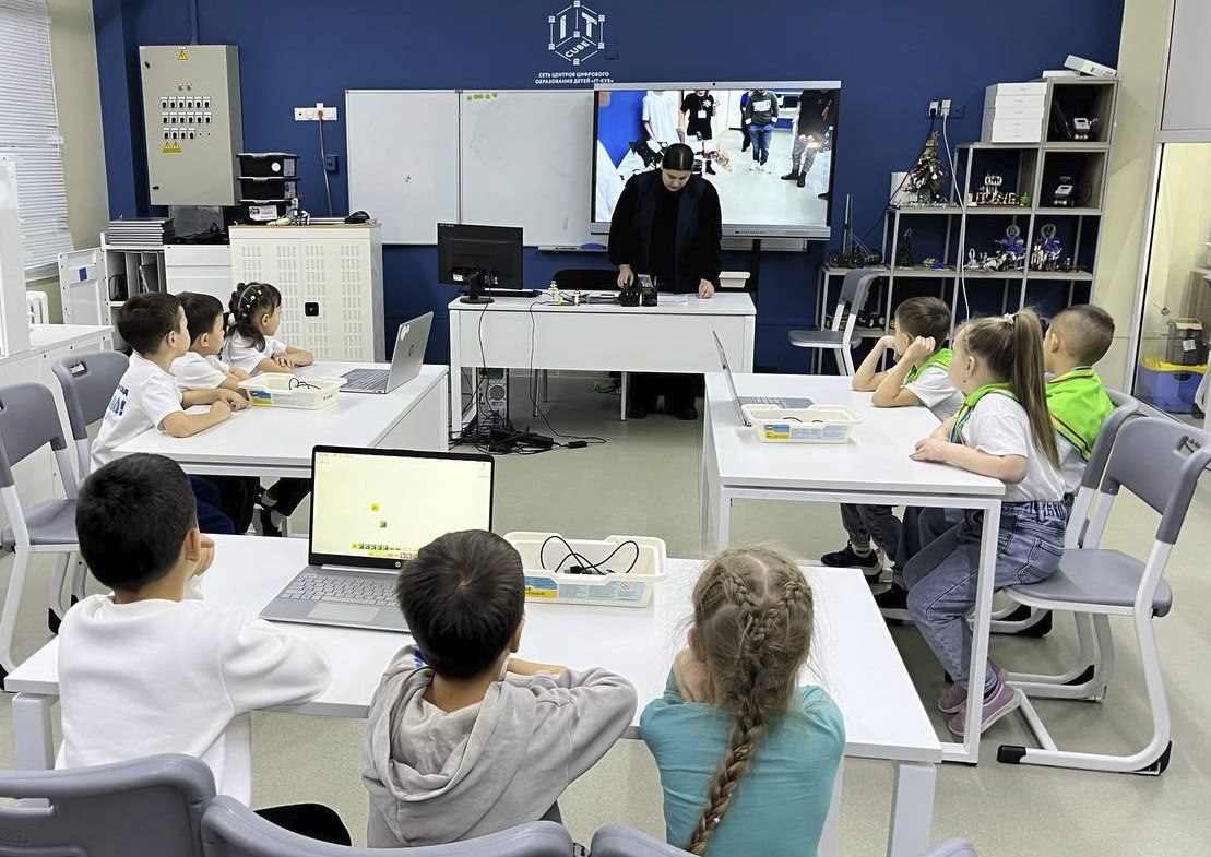 В средней школе №17 прошел первый IT-Фестиваль для будущих первоклассников