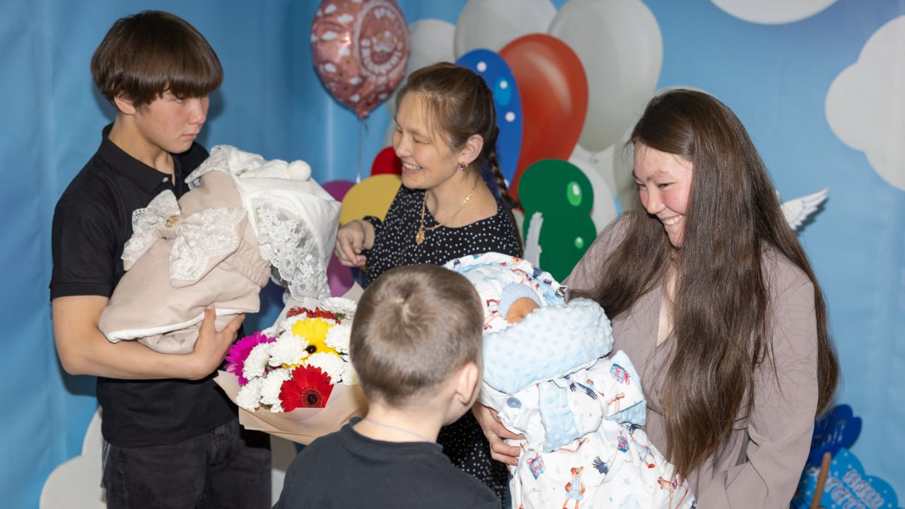 Заботливая помощь ямальским мамам и папам