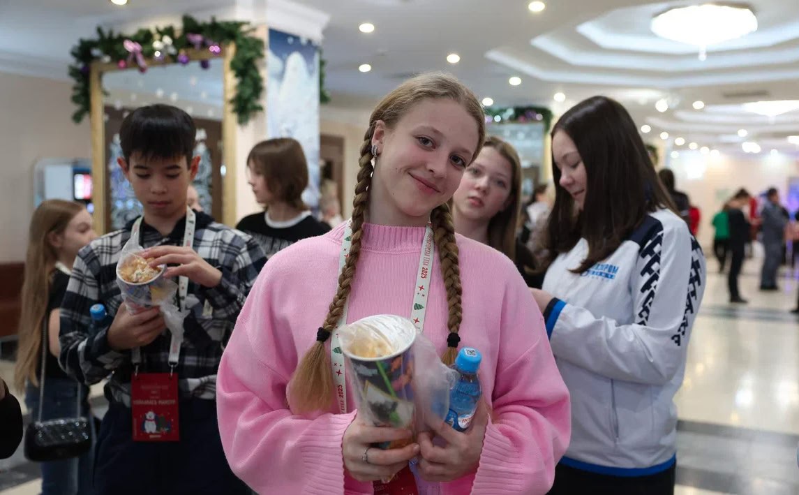 59 новоуренгойских школьников – участники Губернаторской ёлки 59 новоуренгойских школьников – участники Губернаторской ёлки