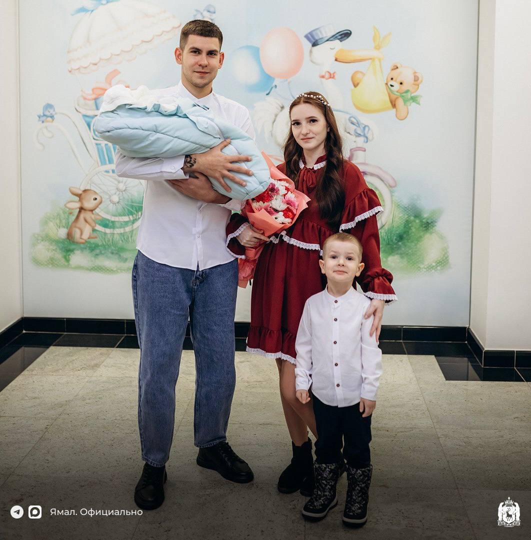 Шеститысячный сертификат на покупку вещей для новорождённого выдали на Ямале